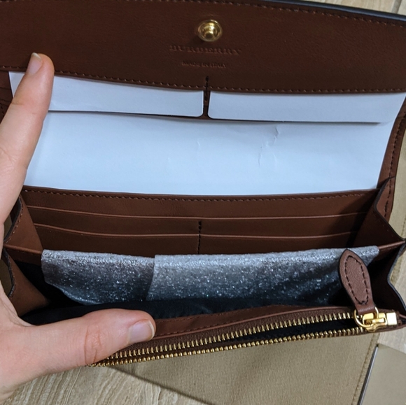 Burberry House Check Porter Leather Wallet - Picture 9 of 11